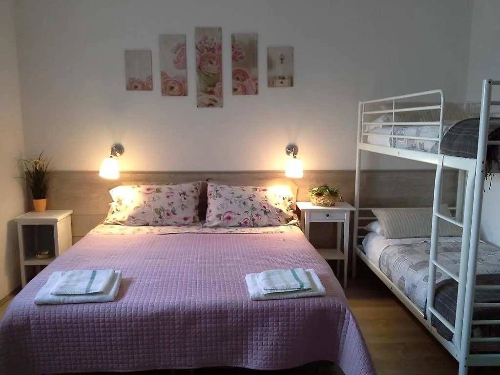 Bed and Breakfast La Casa Delle Betulle Cardano Al Campo 0*,  Italia
